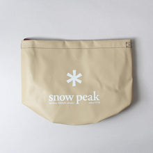 Load image into Gallery viewer, Snow Peak Medium Collapsible Camping Bucket