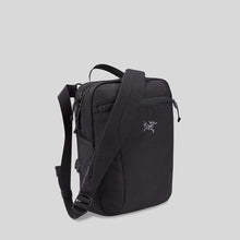 Load image into Gallery viewer, Arc&#39;teryx Slingblade Shoulder Bag
